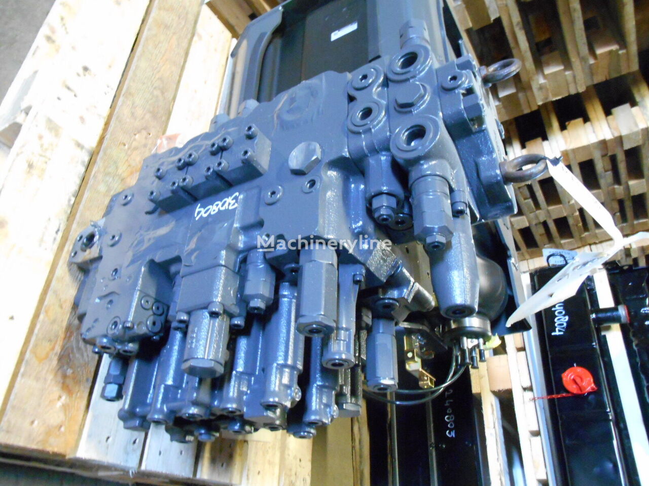 distribuitor hidraulic Case Kayaba C0170-55121 KRJ31330 pentru Case CX235C