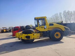 cilindru compactor pentru asfalt BOMAG BW 220 D-40