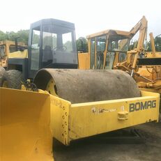 cilindru compactor pentru terasamente BOMAG BW 217 D-2