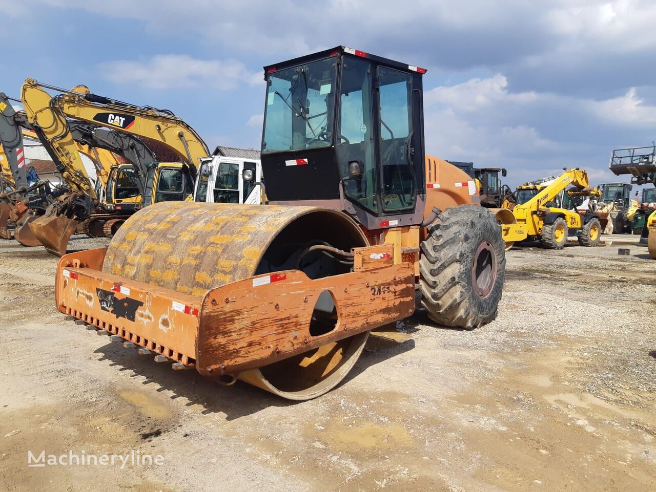 cilindru compactor pentru terasamente Hamm 3411P