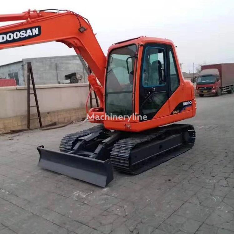 excavator pe şenile Doosan DH80