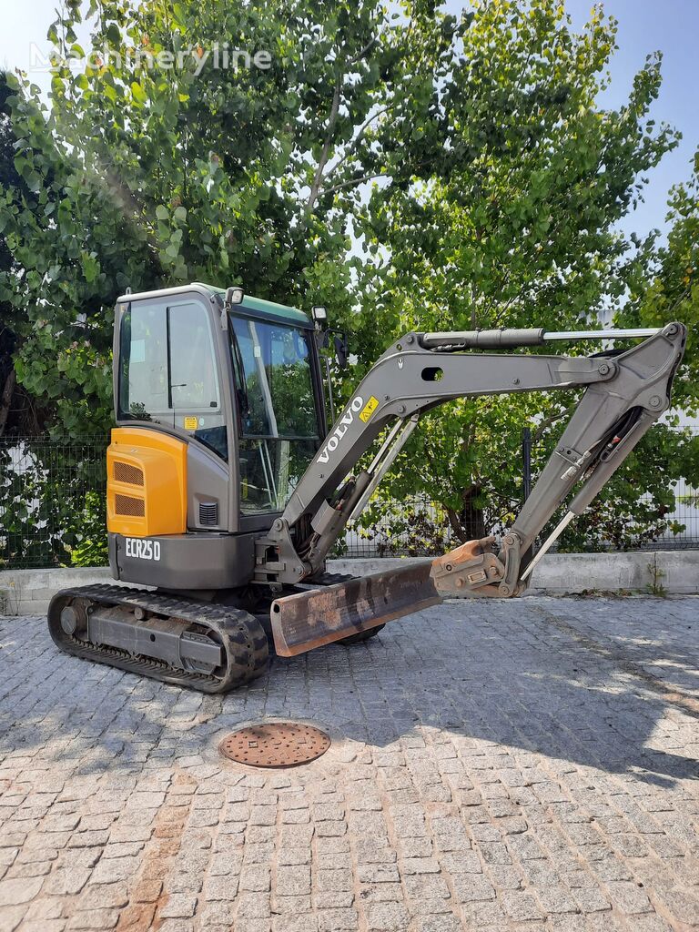 excavator pe şenile Volvo ERC25D