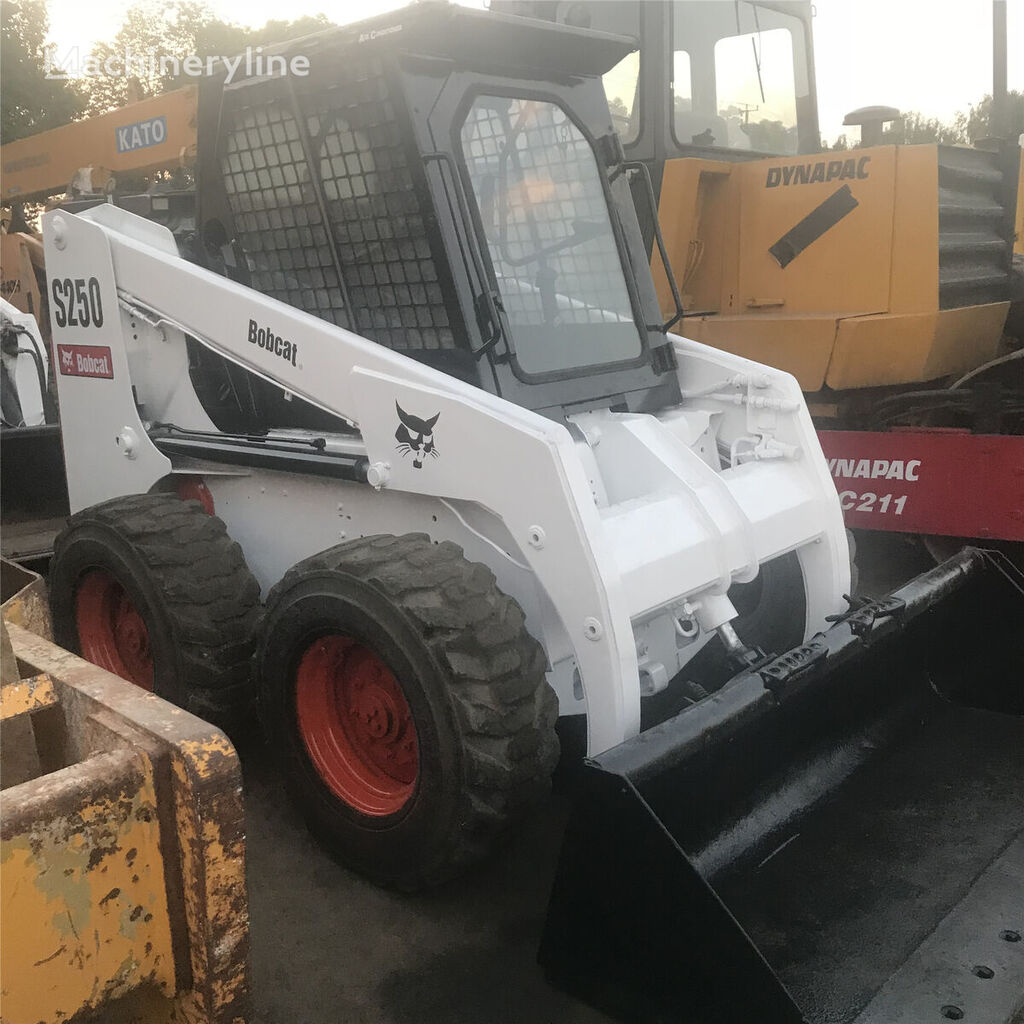 mini incarcator Bobcat S250