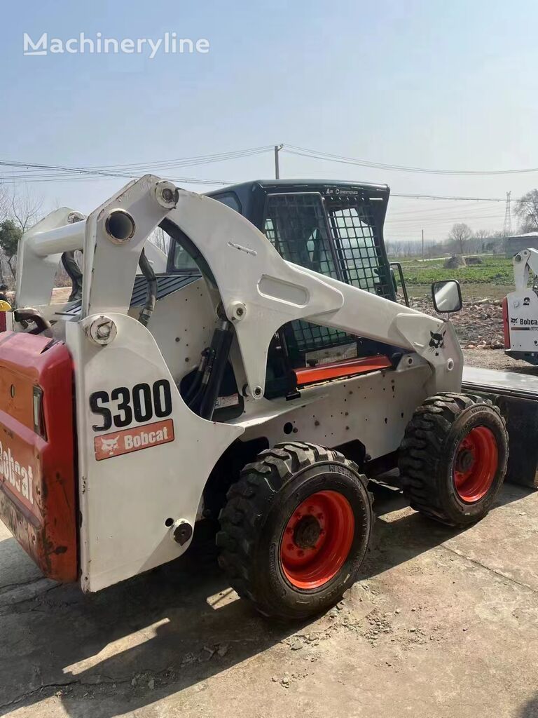 mini incarcator Bobcat S300