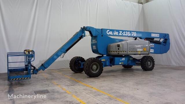 nacela cu brat articulat Genie ZX-135/70