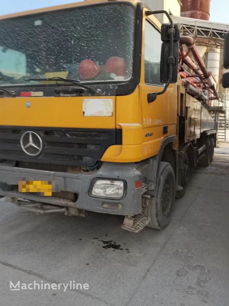 pompă de beton Putzmeister  pentru şasiu Mercedes-Benz