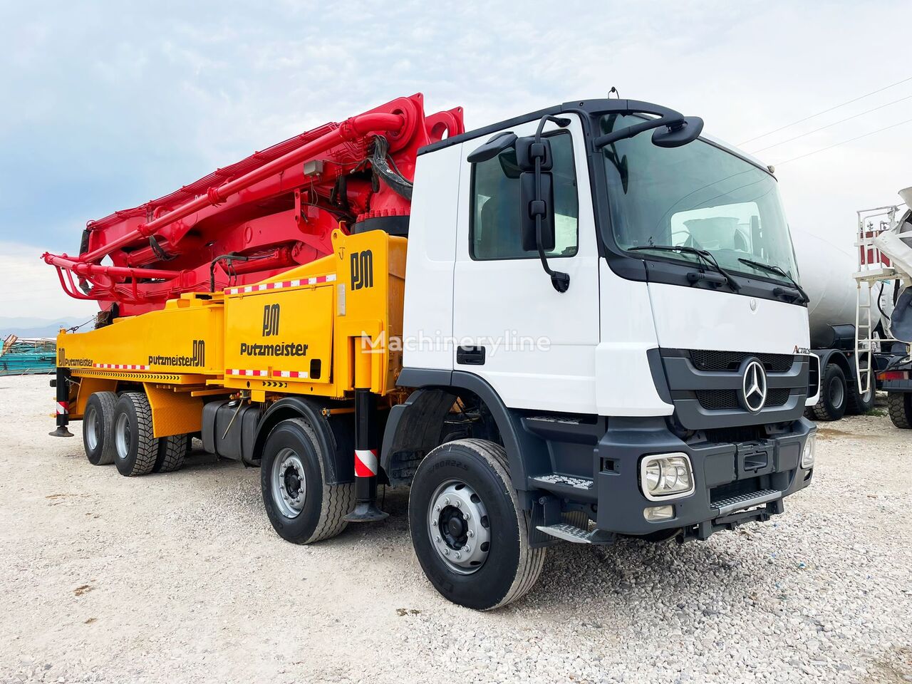 pompă de beton Putzmeister M46  pentru şasiu Mercedes-Benz