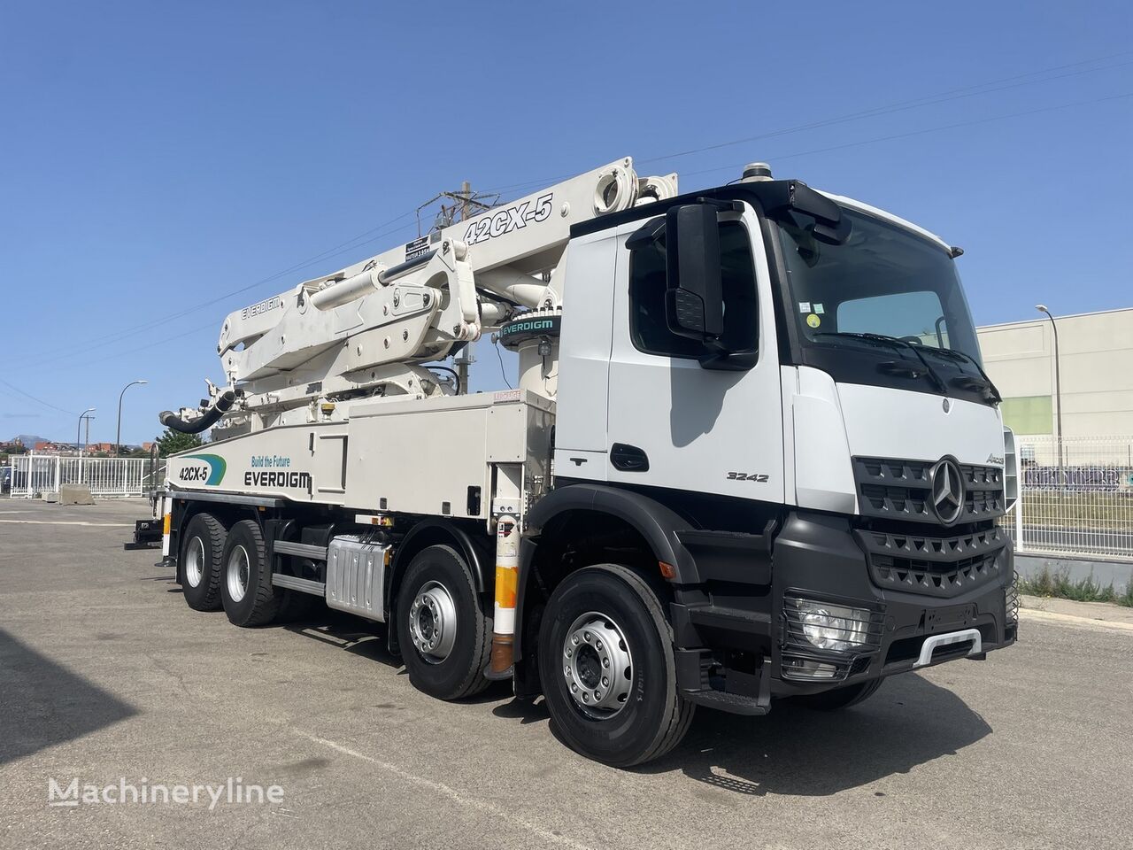 pompă de beton Everdigm 42 EX  pentru şasiu Mercedes-Benz AROCS 3242